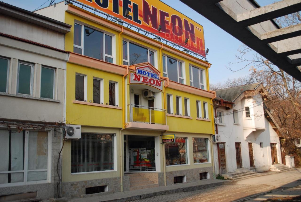 Neon Guest Rooms Shumen Exterior foto