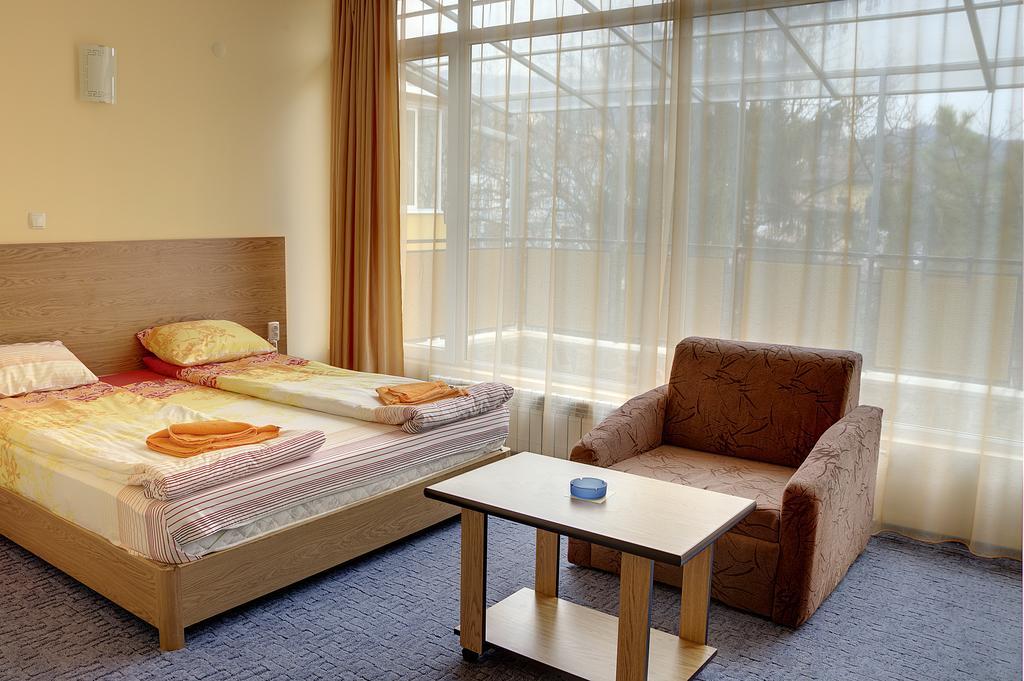 Neon Guest Rooms Shumen Habitación foto